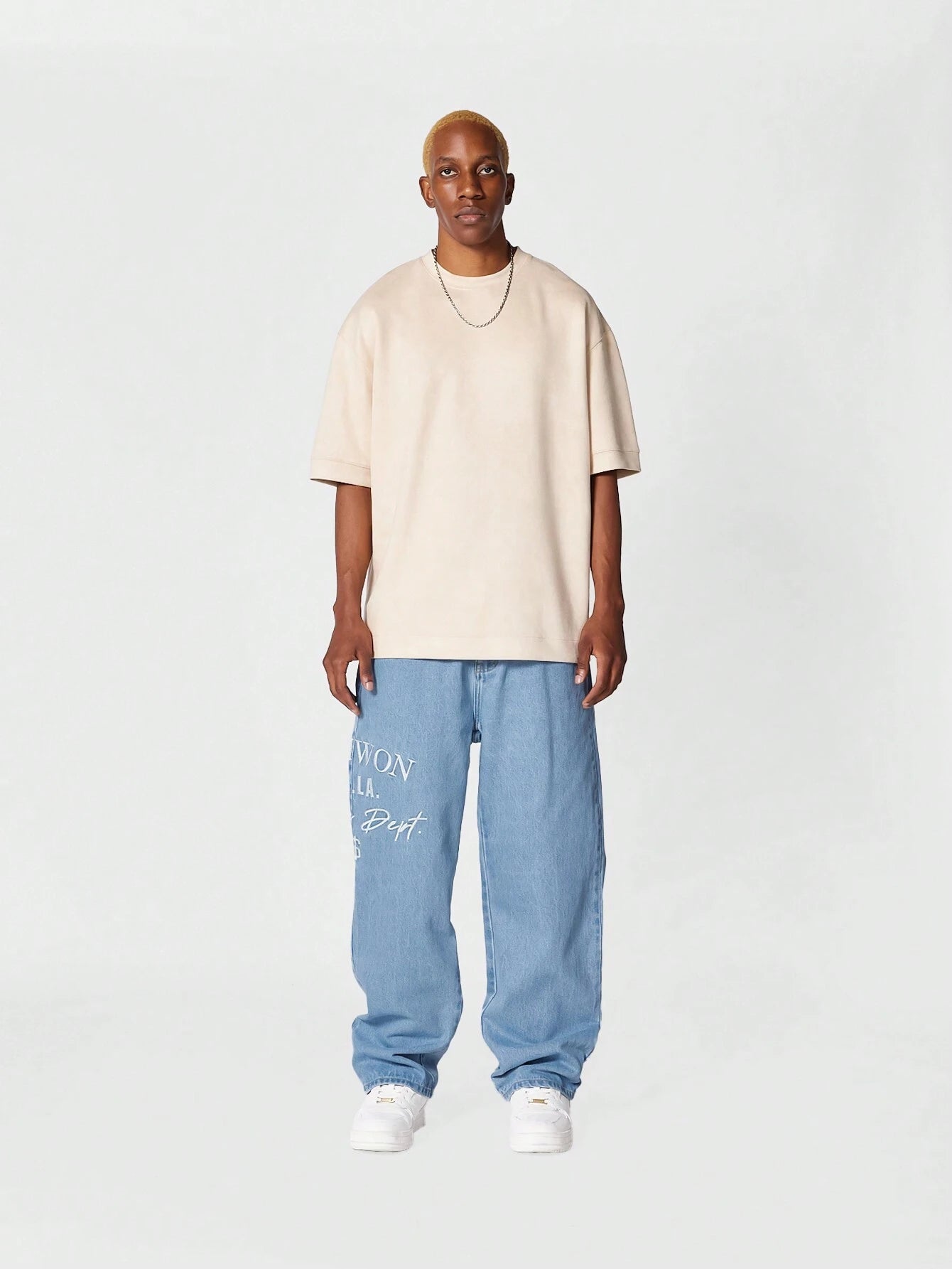 Calça Denim reta com bordado